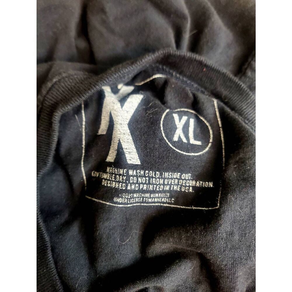 Machine Gun Kelly tour tshirt - Picture 3 of 4